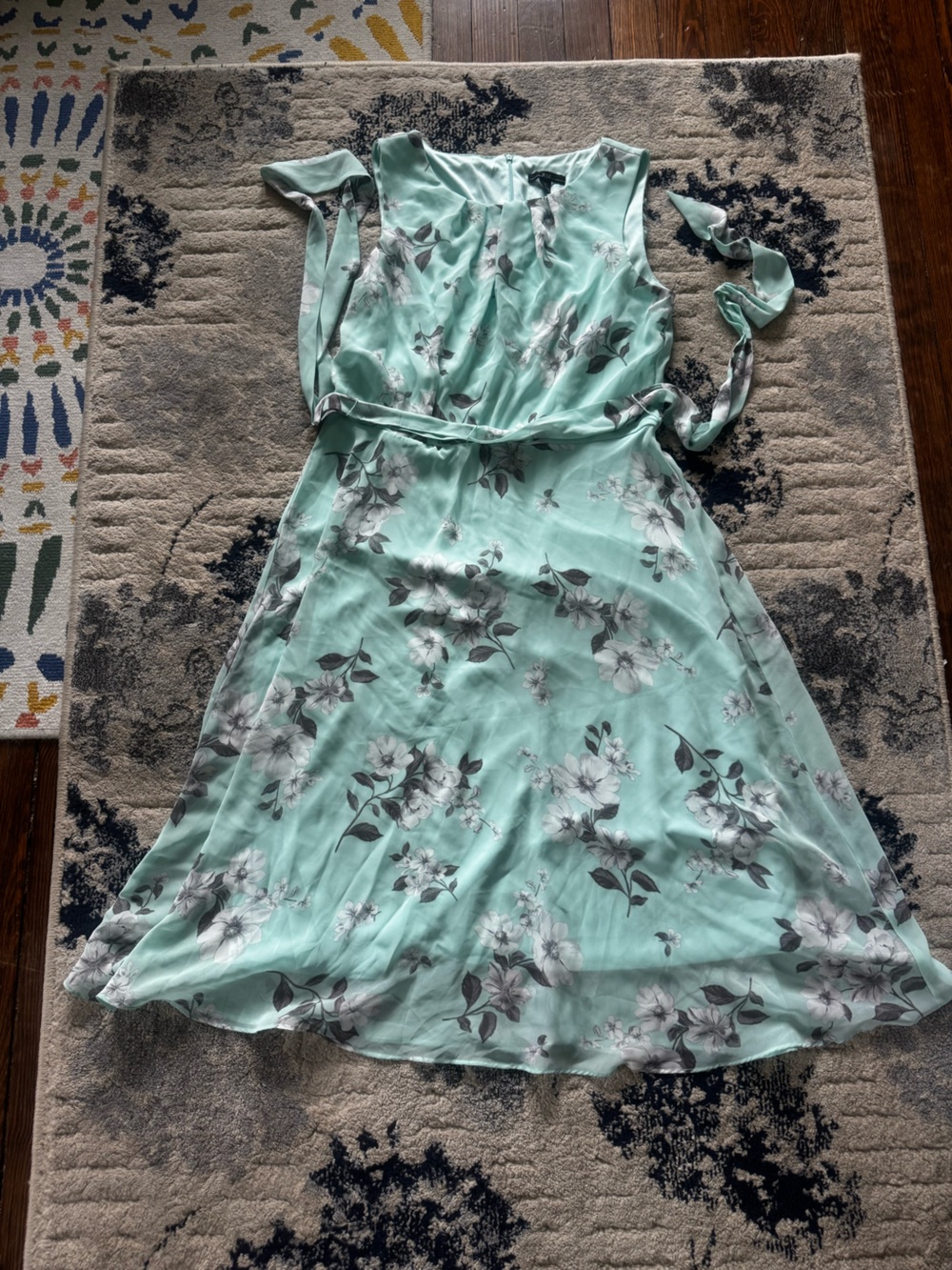 R&K Mint Green Floral Dress with Subtle Gray Blooms